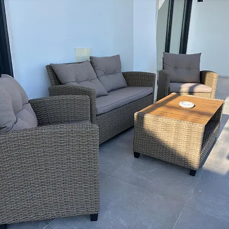 Magnolia With Terrace And Sea Views *